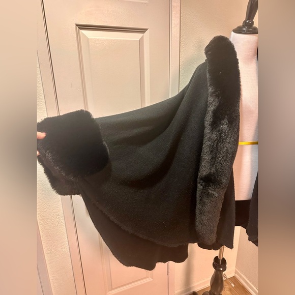 Faux Fur Black Trim Long Wrap Unbranded One Size - Picture 2 of 6